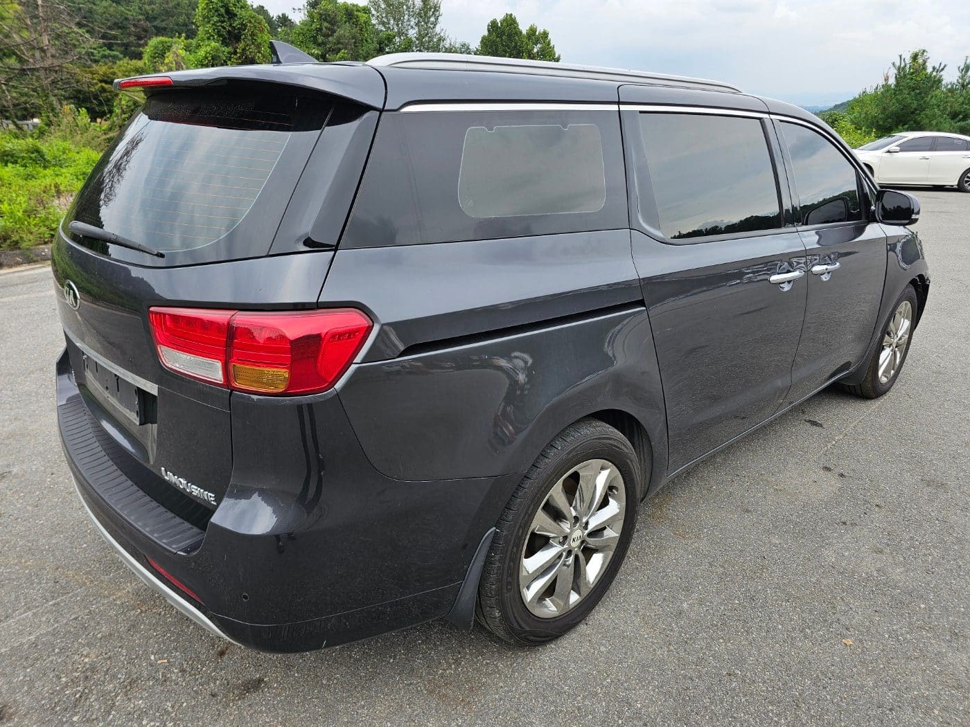 2016 Kia All New Carnival Diesel Limousine (S/N: 092376) 4