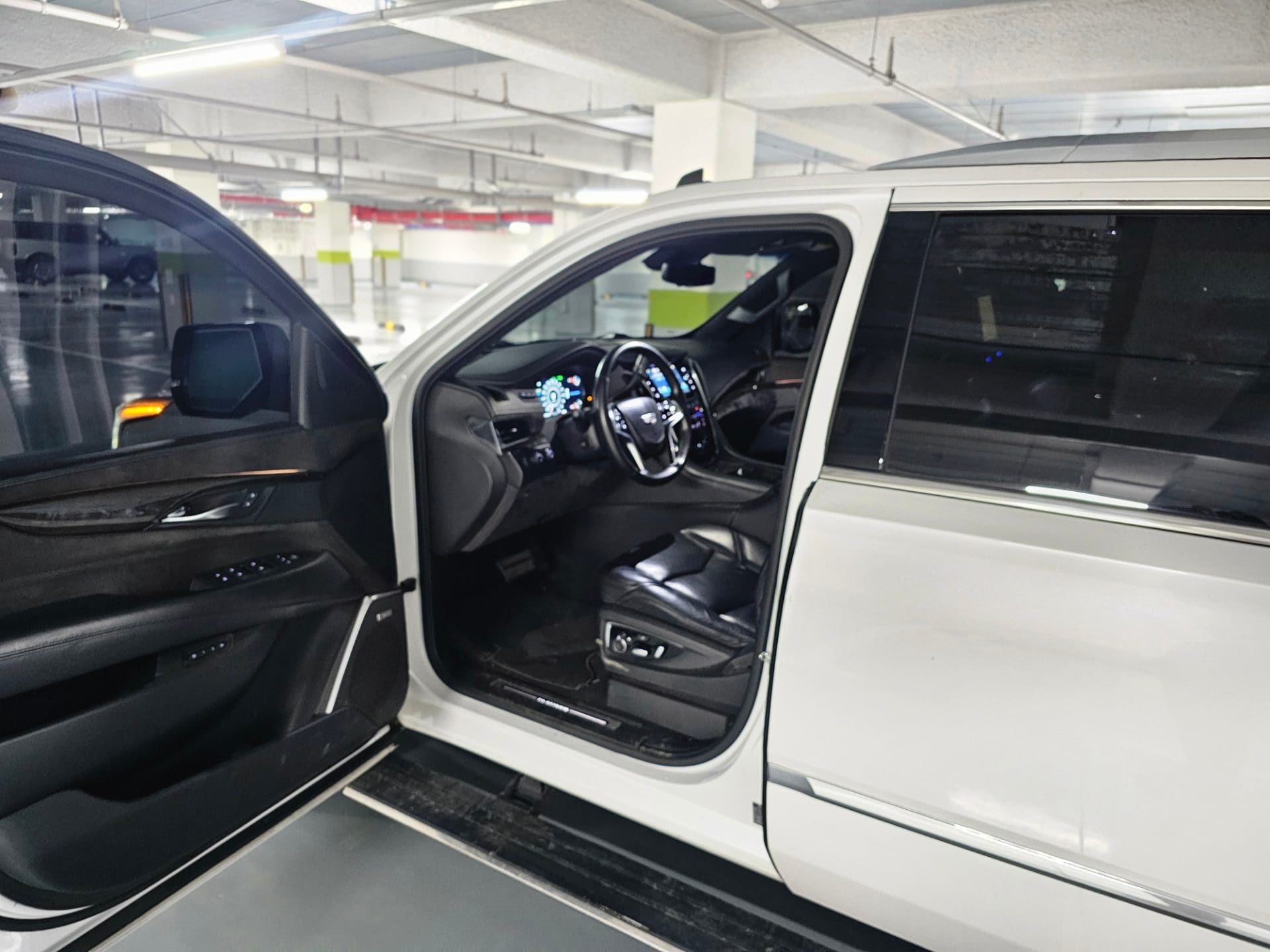 2017 Cadillac Escalade 6.2 V8 ESV (S/N: 120954) 41
