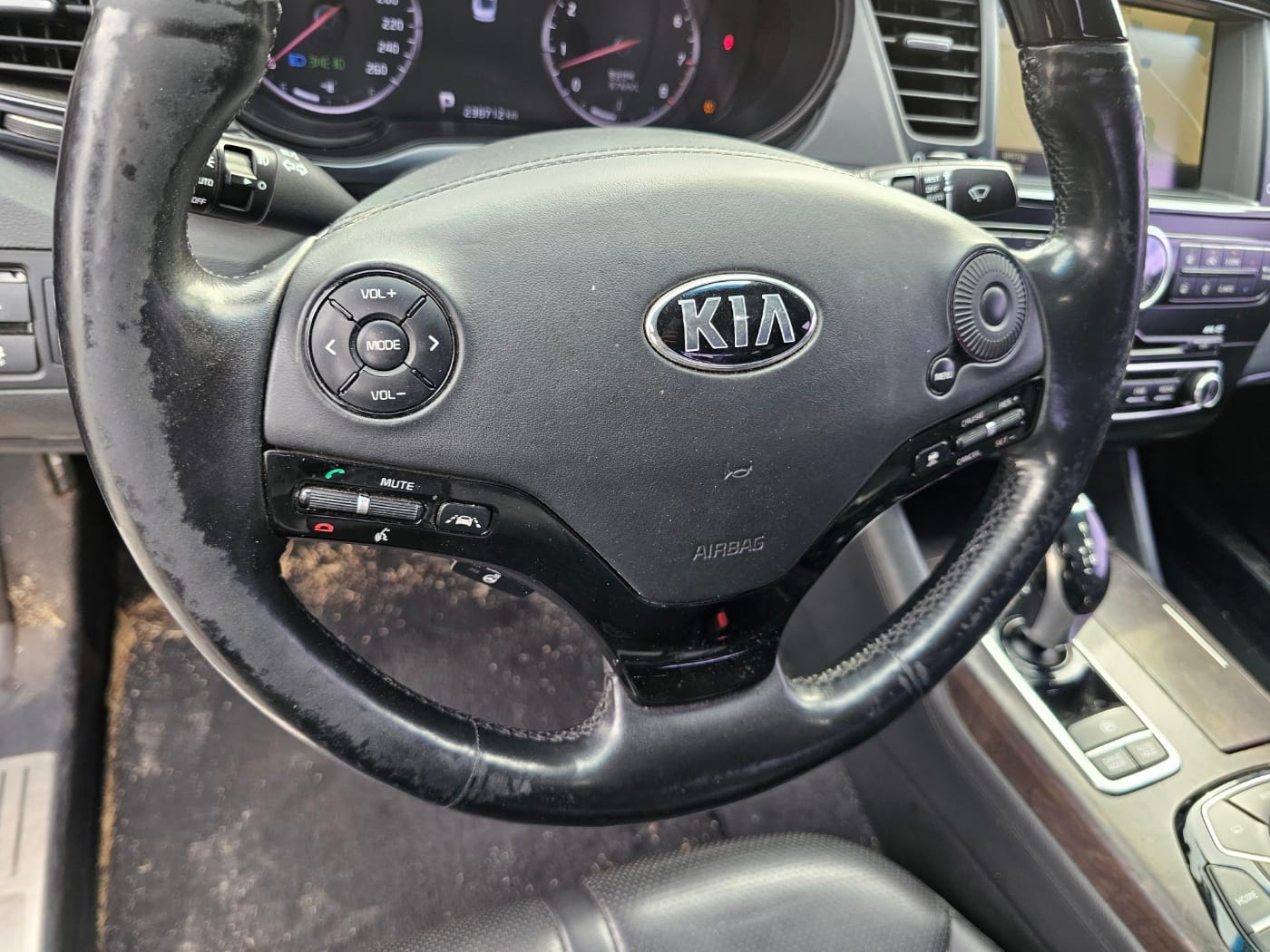 2013 Kia K9 3.8 GDI (S/N: 002490) 40