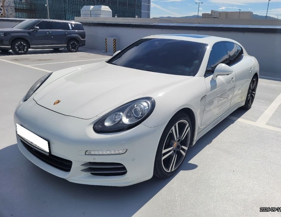 2016 Porsche Panamera 3.6 AWD (000640) pre-producted