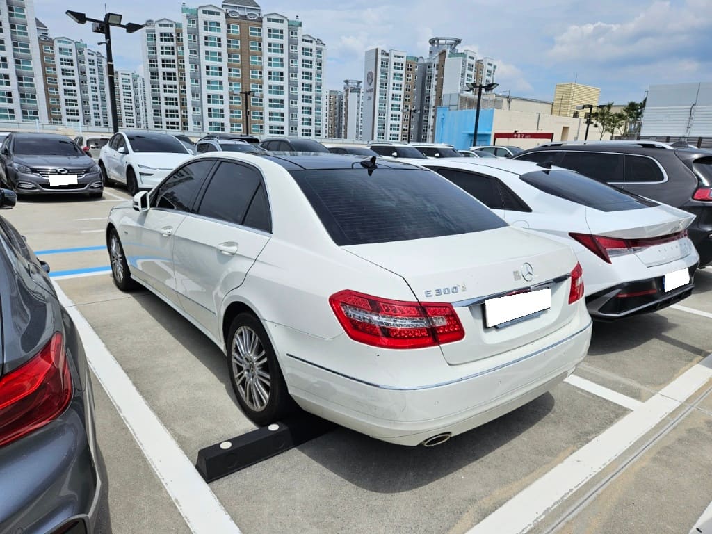 2012 Benz E-Class (W212) E300 (580130) pre-producted