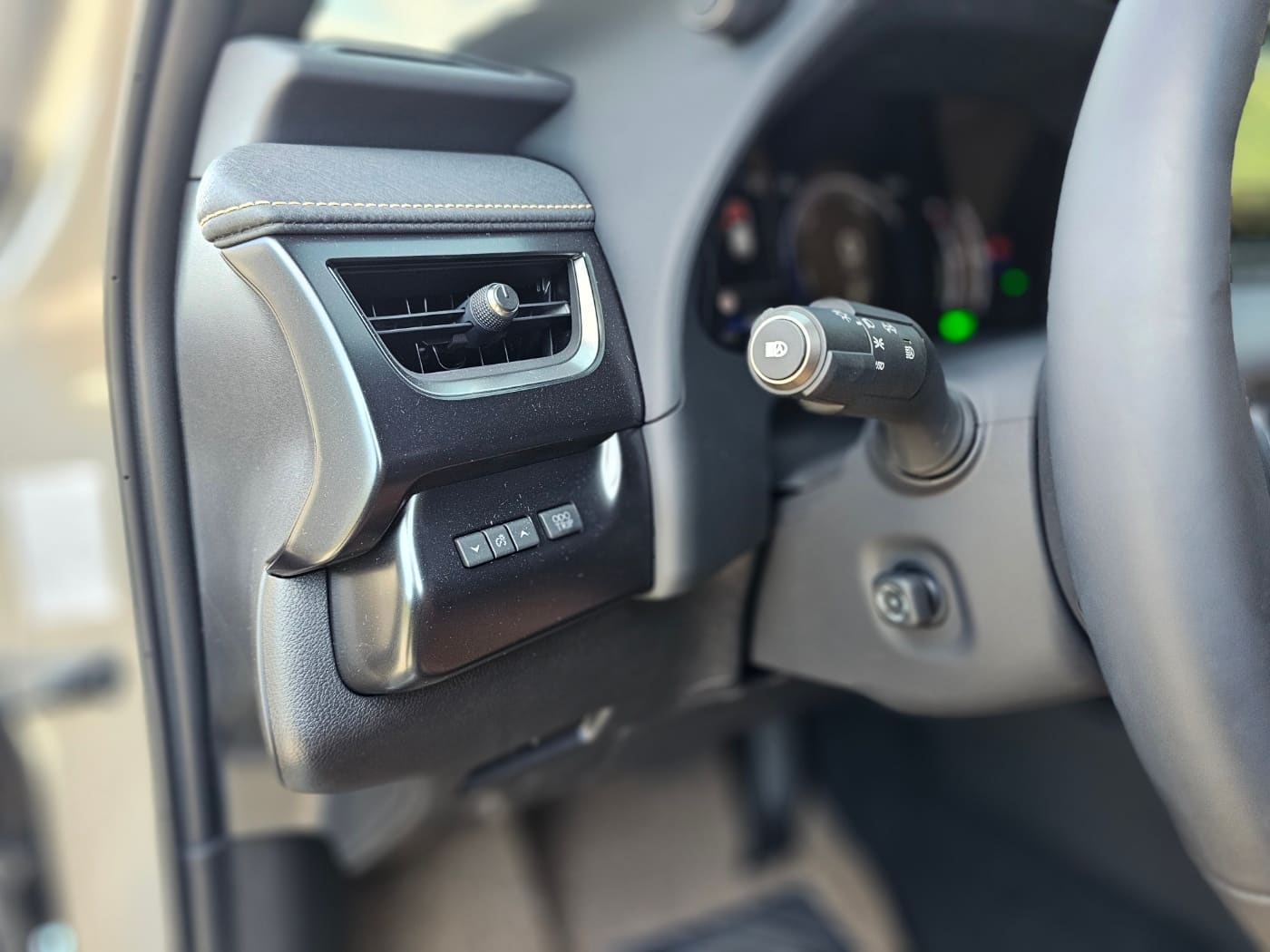 2027 Lexus UX 300h 2.0 (S/N: 047360) 37