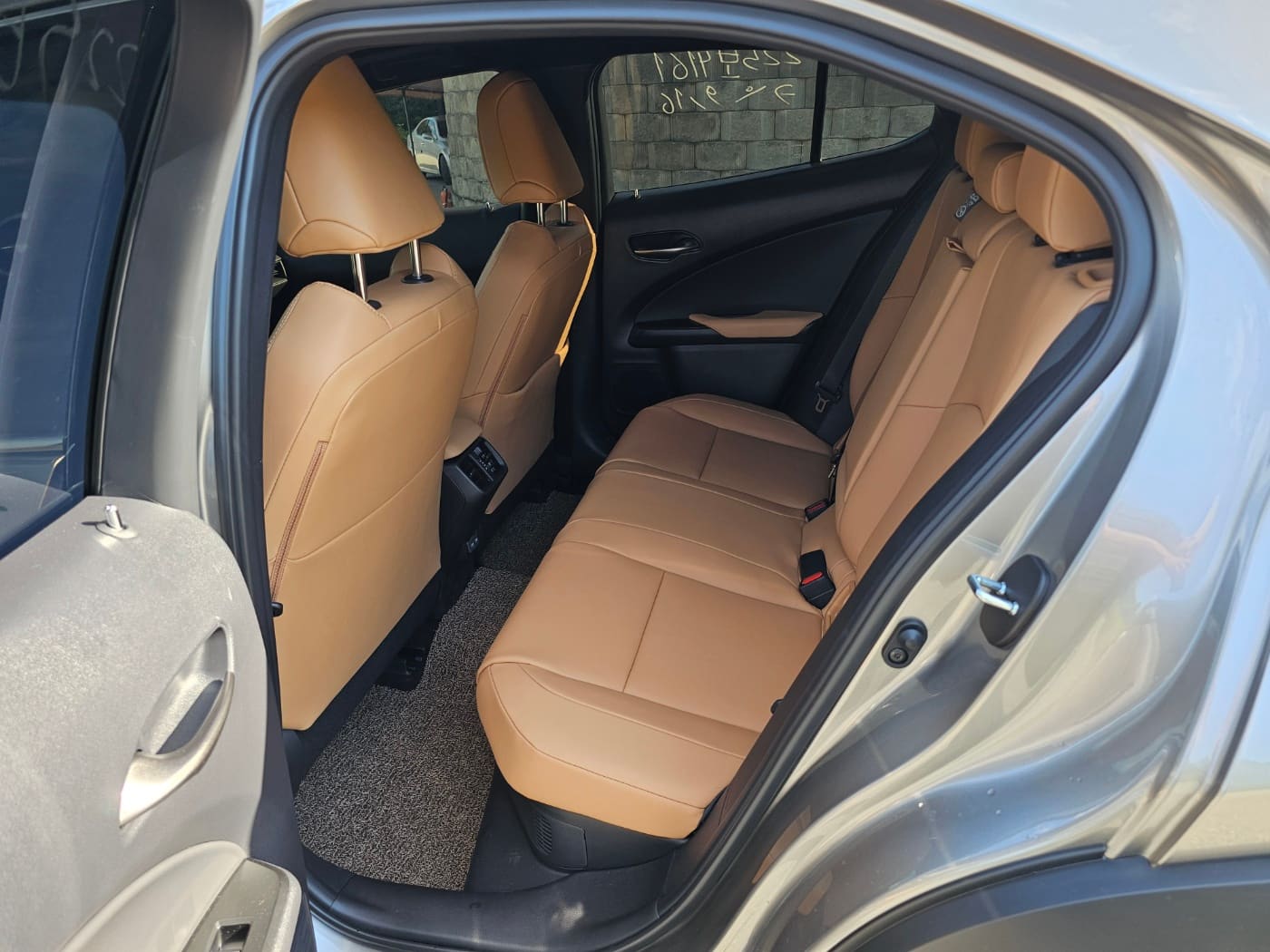 2027 Lexus UX 300h 2.0 (S/N: 047360) 26