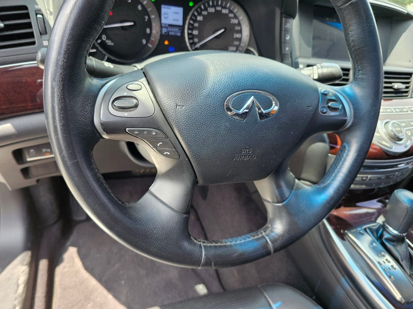 2016 Infiniti Q70 3.7 (S/N: 580157) 38