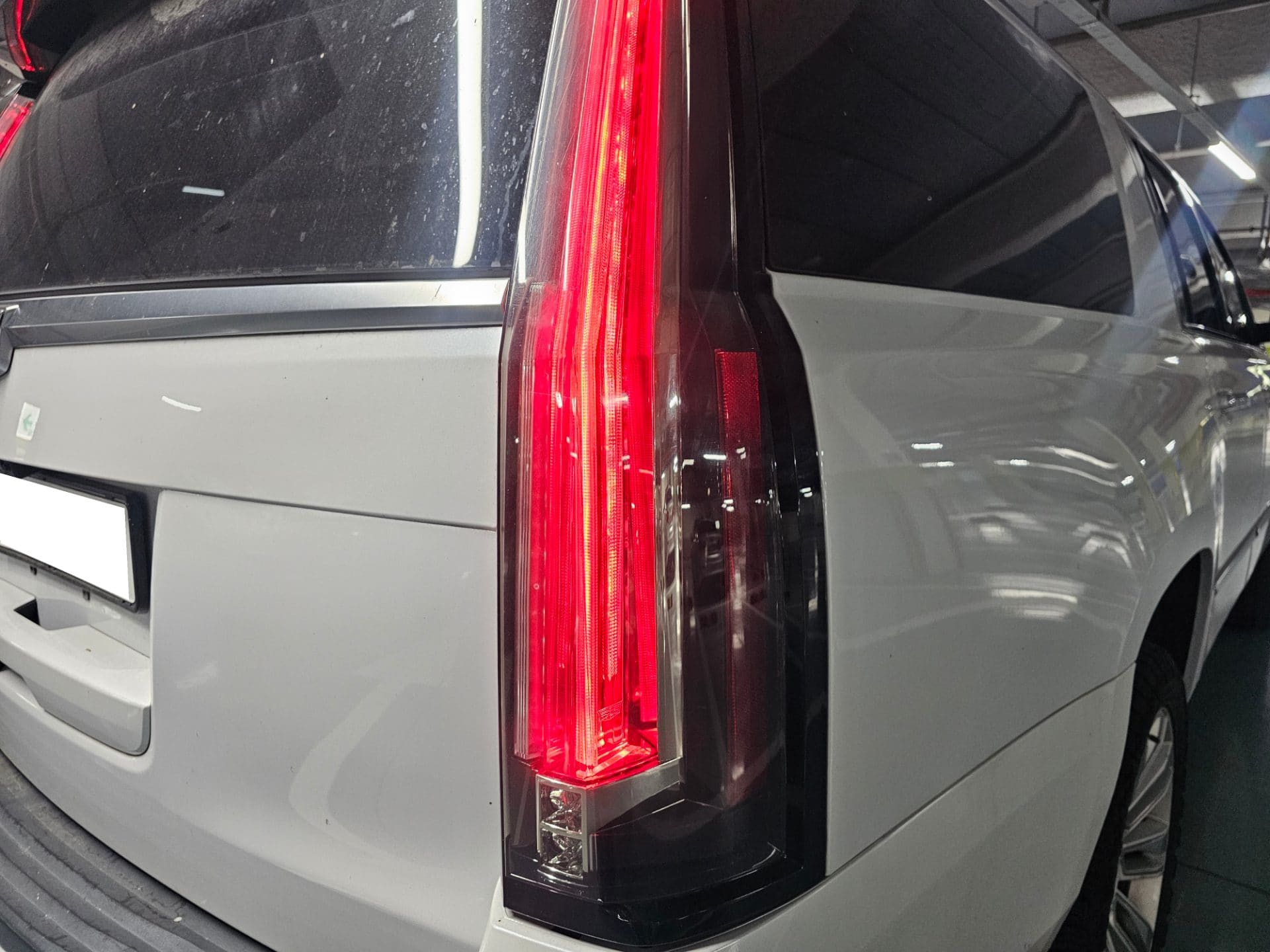 2017 Cadillac Escalade 6.2 V8 ESV (S/N: 120954) 18