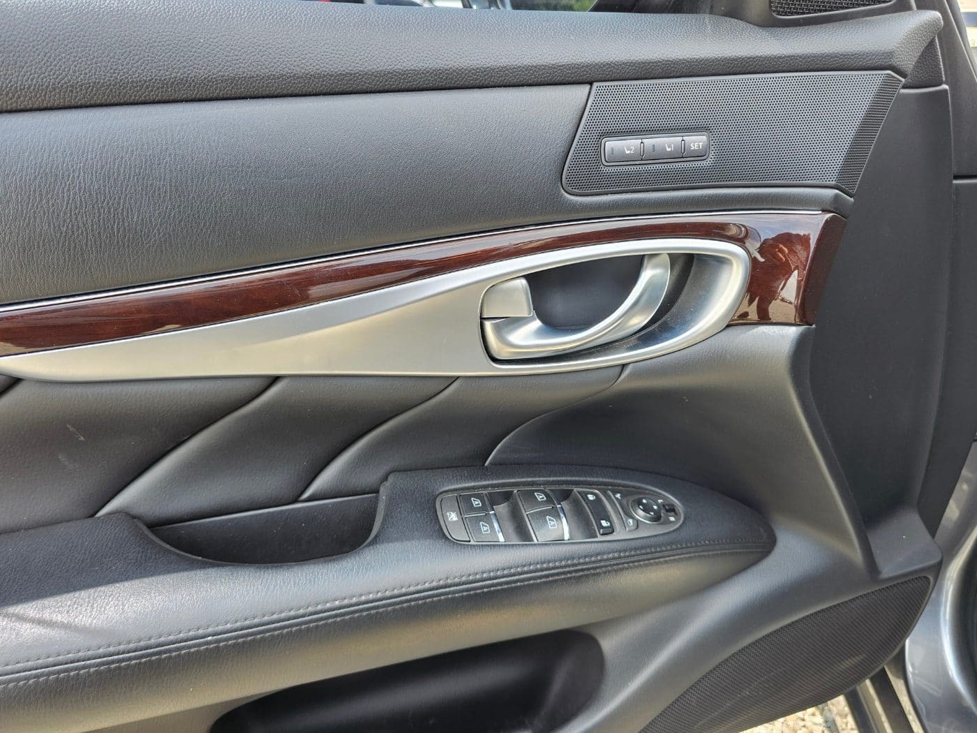 2016 Infiniti Q70 3.7 (S/N: 580157) 35
