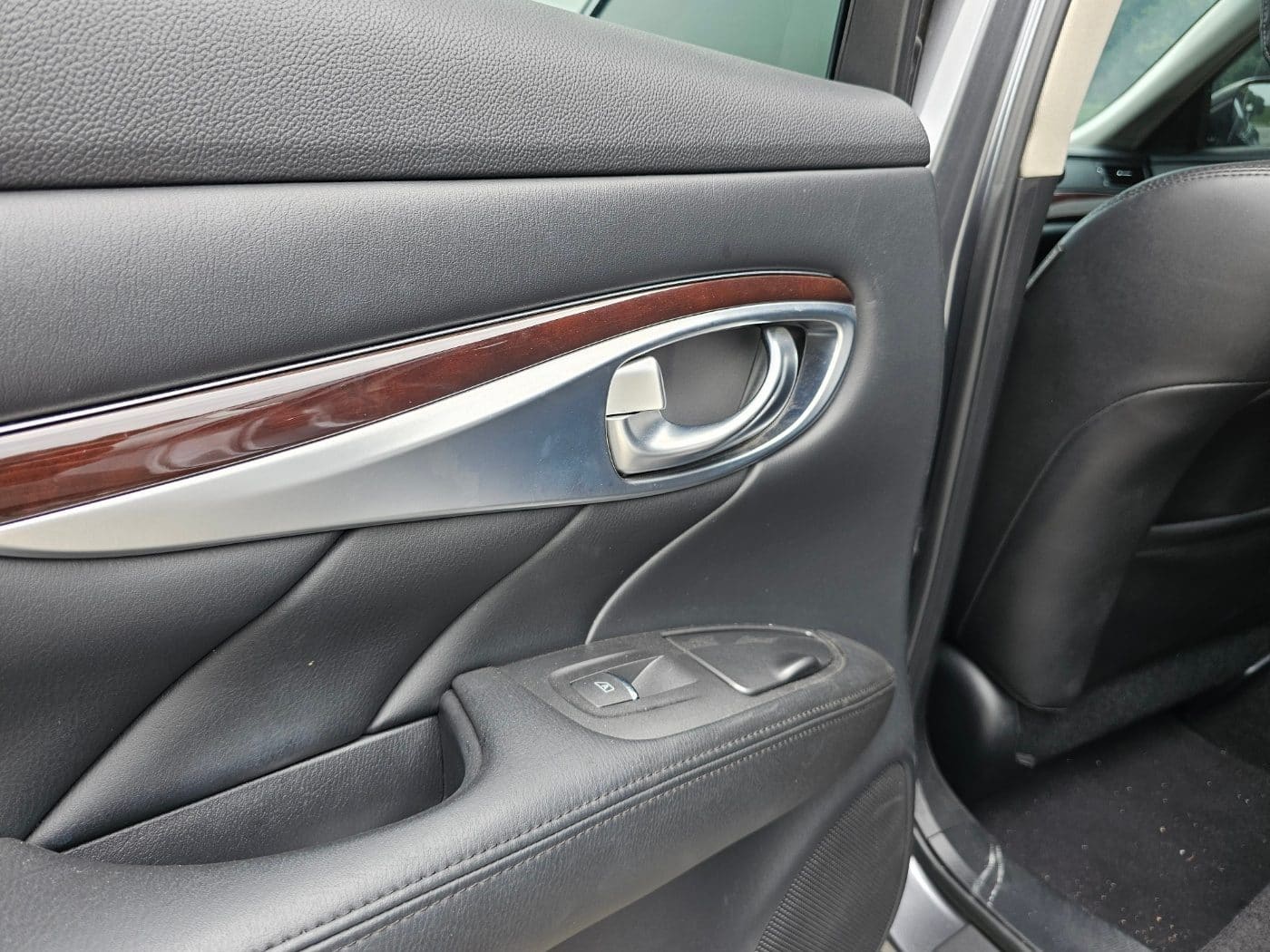 2016 Infiniti Q70 3.7 (S/N: 580214) 26