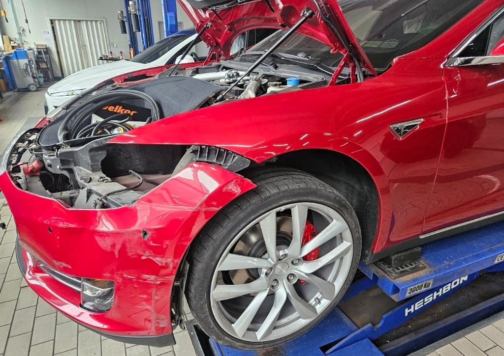 2014 Tesla Model S Performance (P63705) pre-producted 3