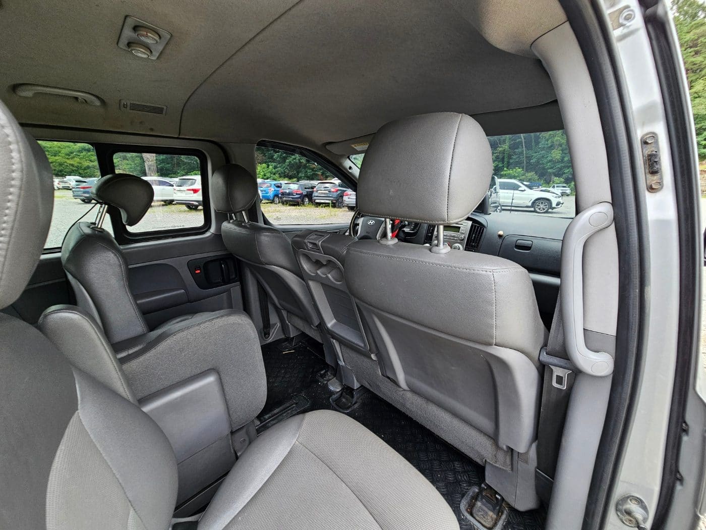 2011 Hyundai Grand Starex 12seats CVX (S/N: 367941) 29