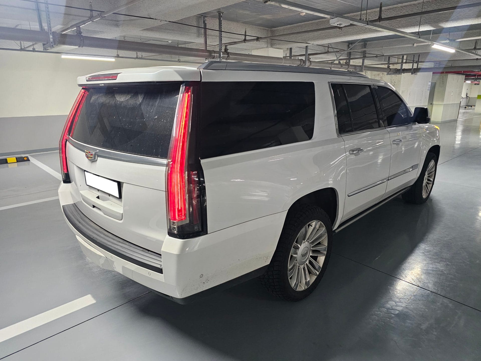 2017 Cadillac Escalade 6.2 V8 ESV (S/N: 120954) 4