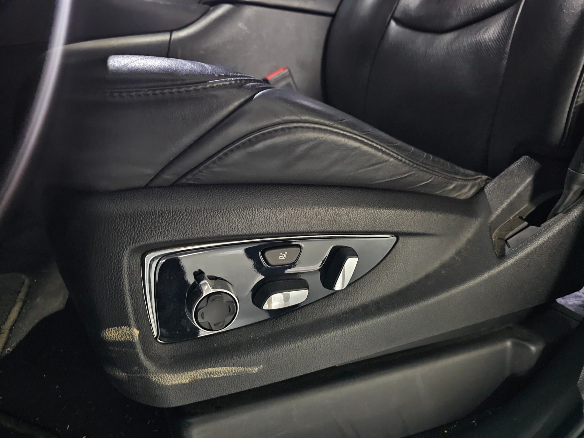 2017 Cadillac Escalade 6.2 V8 ESV (S/N: 120954) 32