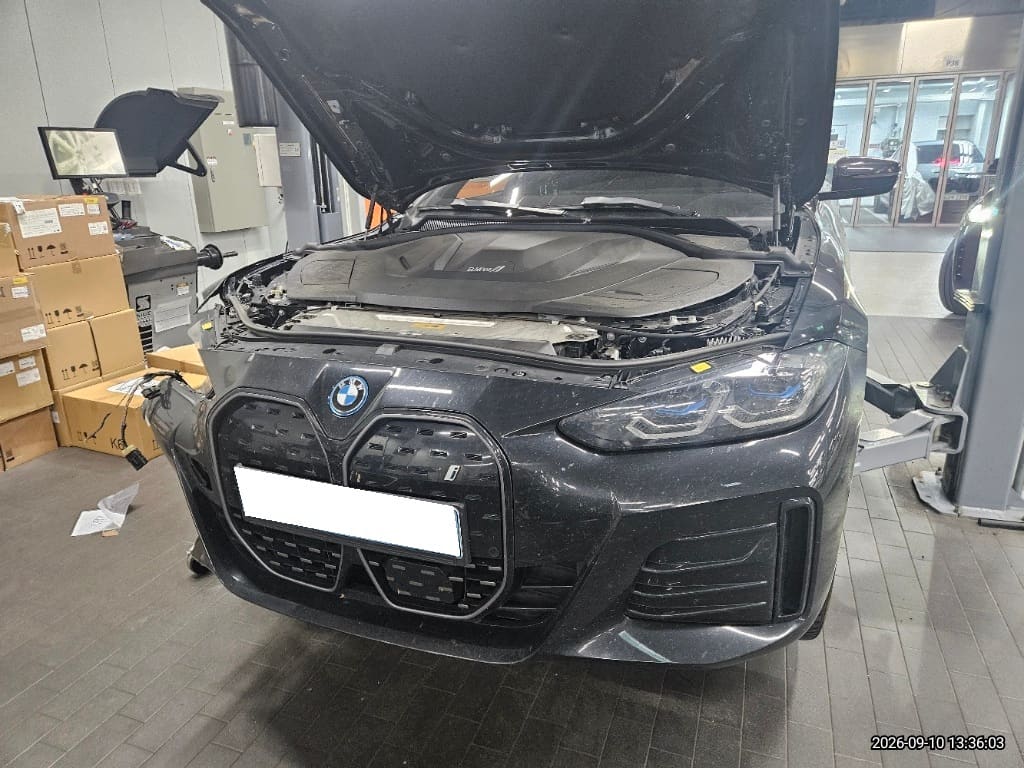 2024 BMW iX xDrive40 (S81897) pre-producted 2