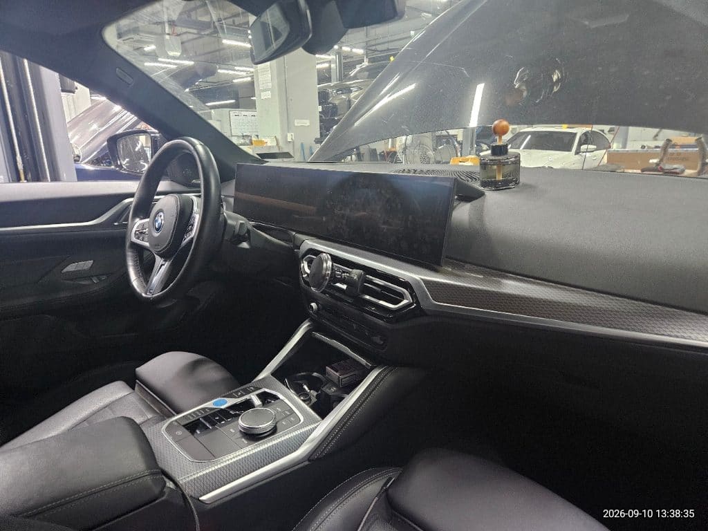 2024 BMW iX xDrive40 (S81897) pre-producted 6
