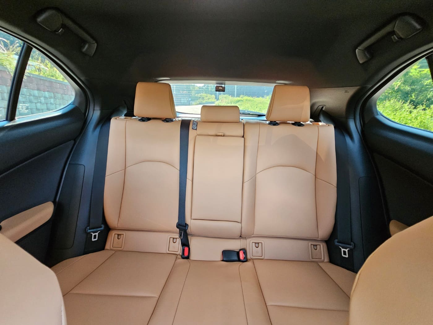 2027 Lexus UX 300h 2.0 (S/N: 047360) 30