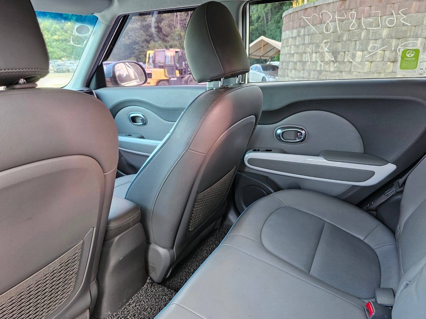 2017 Kia Soul EV (S/N: 021870) 29