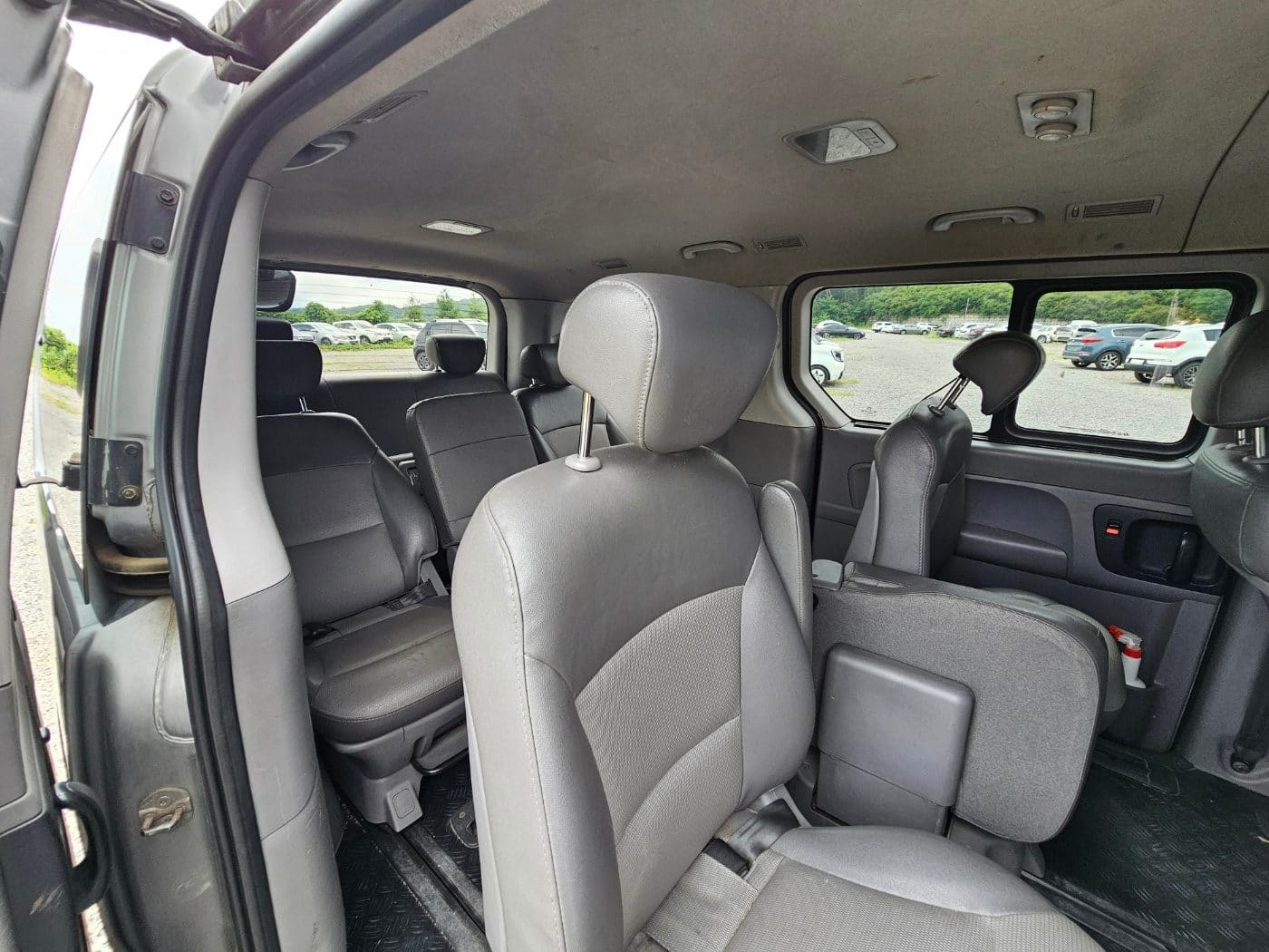 2011 Hyundai Grand Starex 12seats CVX (S/N: 367941) 28