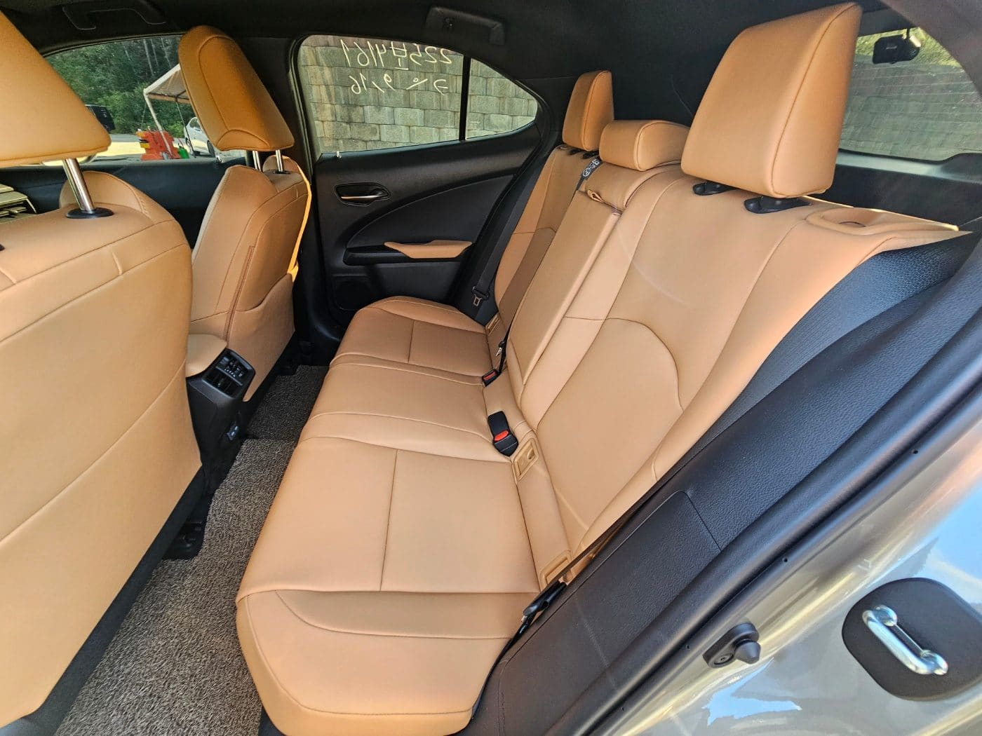 2027 Lexus UX 300h 2.0 (S/N: 047360) 28