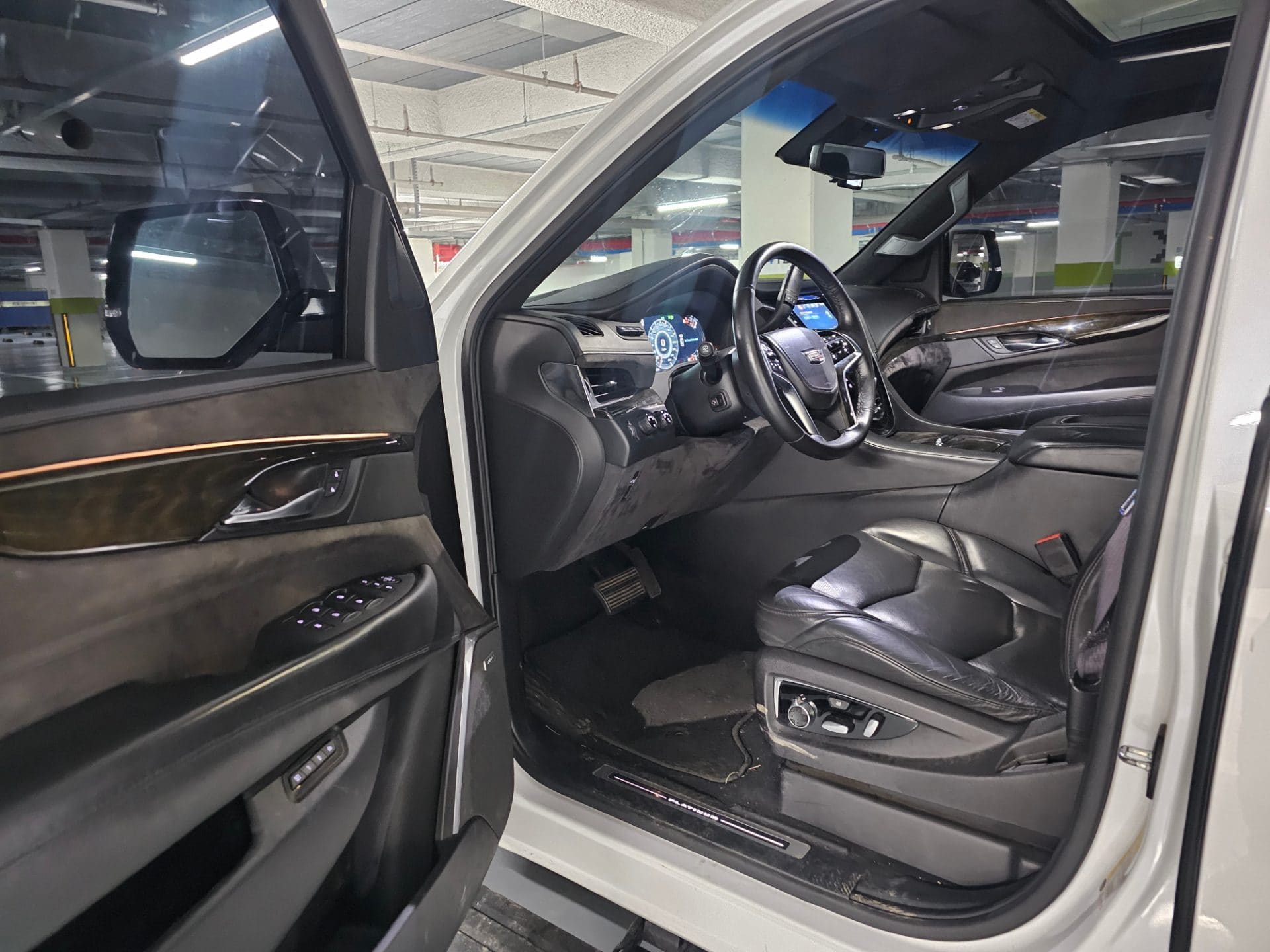 2017 Cadillac Escalade 6.2 V8 ESV (S/N: 120954) 29