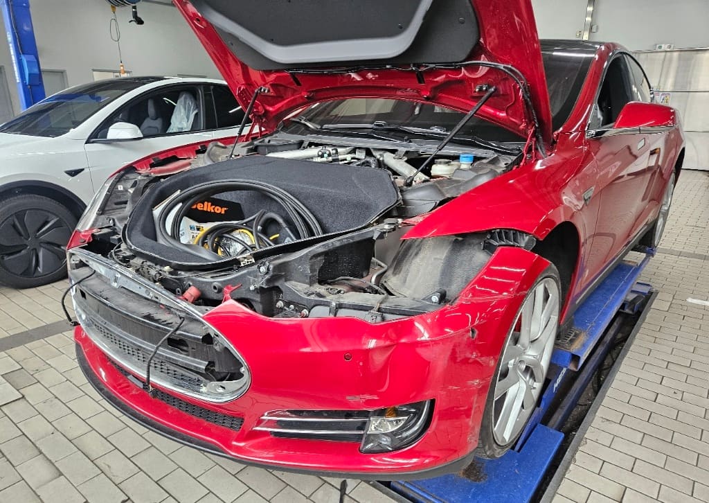 2014 Tesla Model S Performance (P63705) pre-producted