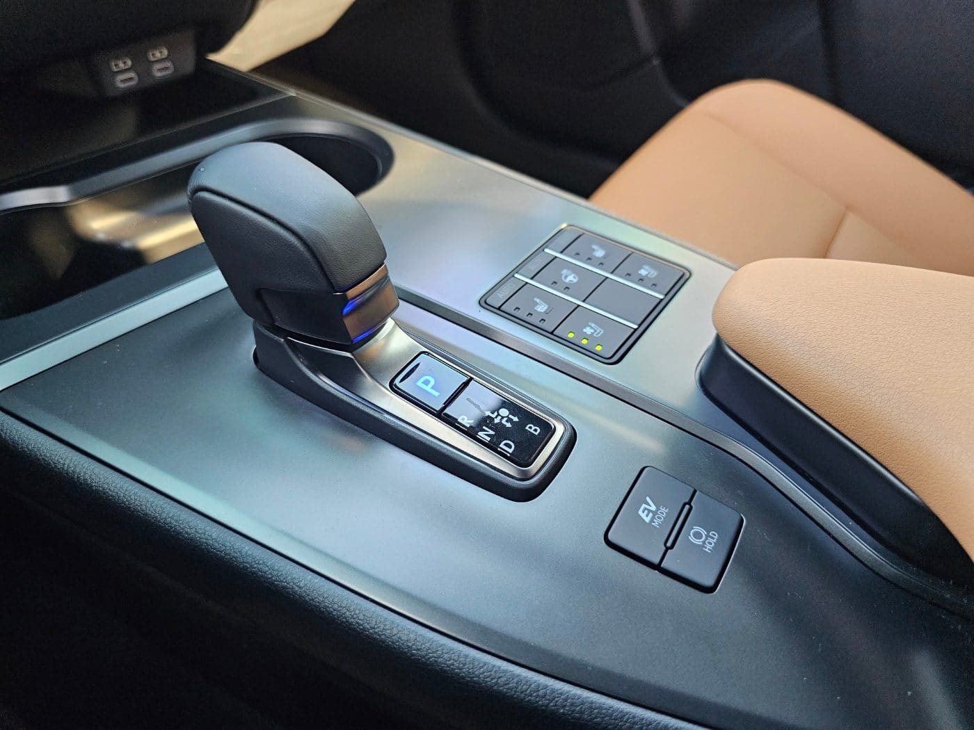 2027 Lexus UX 300h 2.0 (S/N: 047360) 45