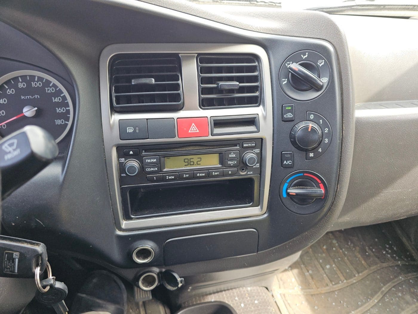 2013 Hyundai Porter 2 1.0-ton Super Cab (CRDi) (S/N: 920599) 29