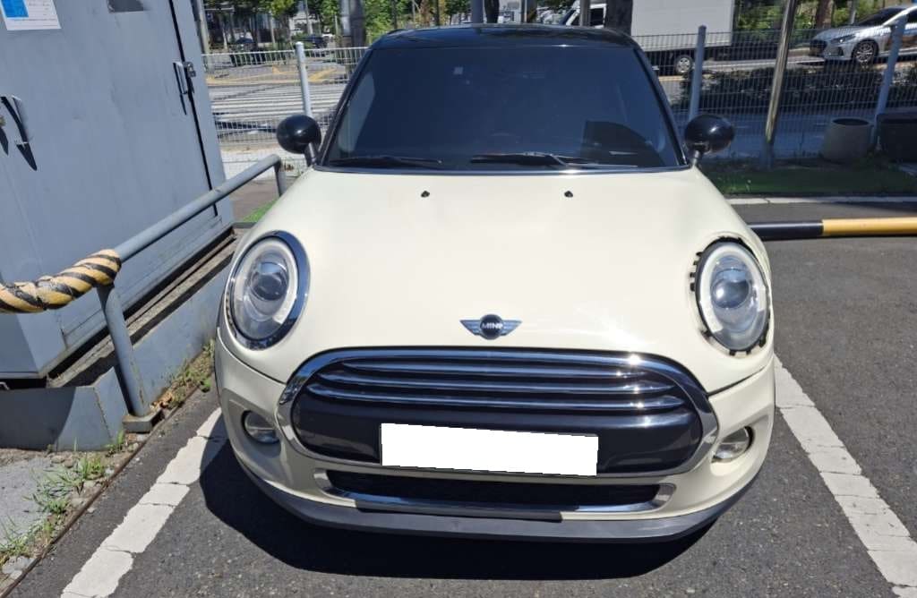 2015 Mini Cooper 5-door (B05592) pre-producted