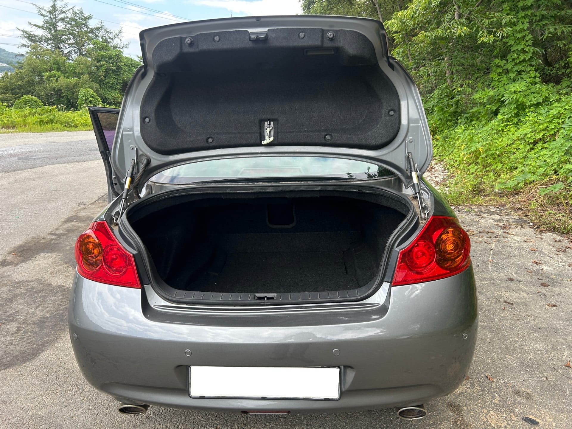 2010 Infiniti G37 Sedan S (S/N: 410967) 11