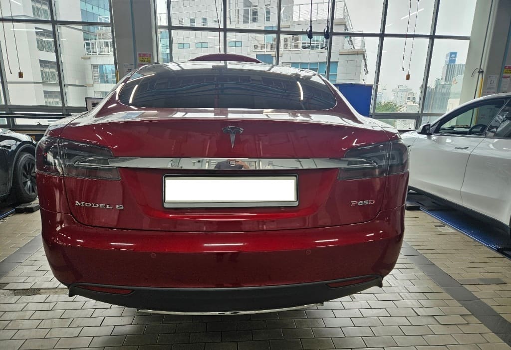 2014 Tesla Model S Performance (P63705) pre-producted 2
