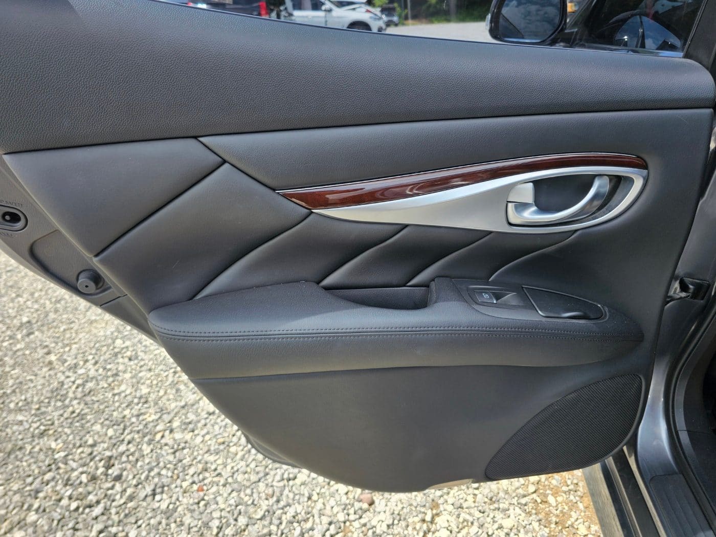 2016 Infiniti Q70 3.7 (S/N: 580157) 24