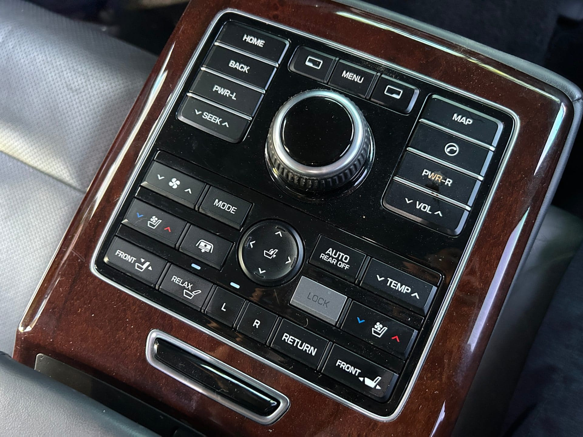 2015 Hyundai Equus VS500 (S/N: 090613) 39