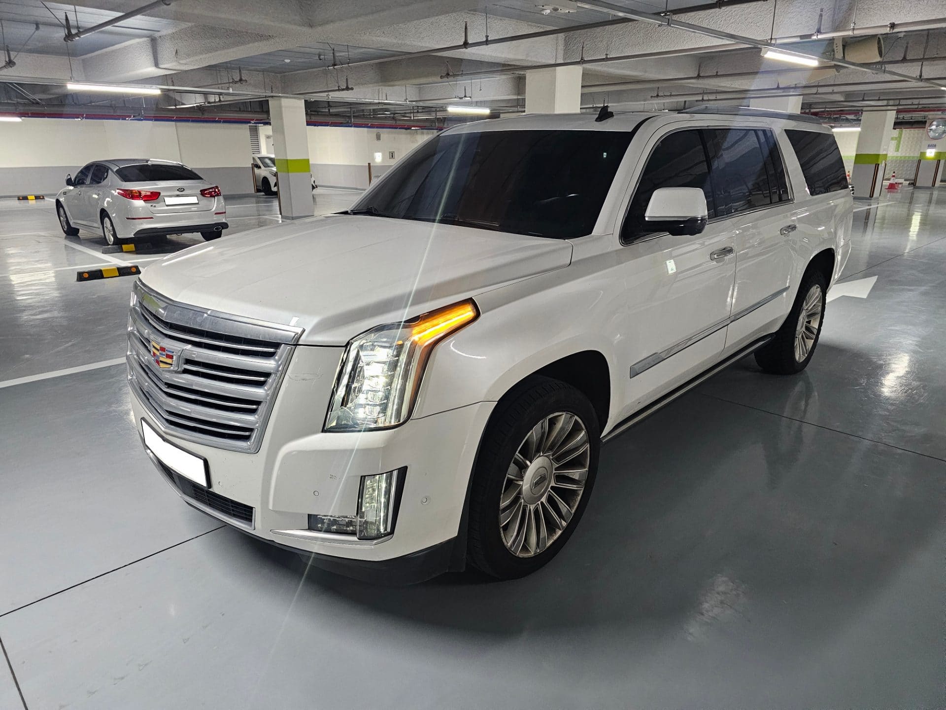 2017 Cadillac Escalade 6.2 V8 ESV (S/N: 120954)