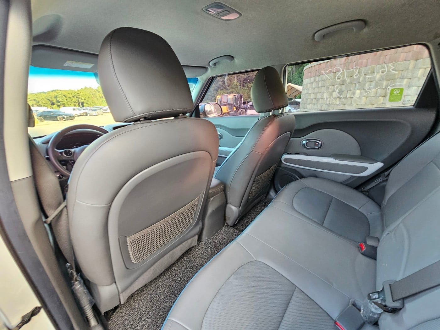 2017 Kia Soul EV (S/N: 021870) 27