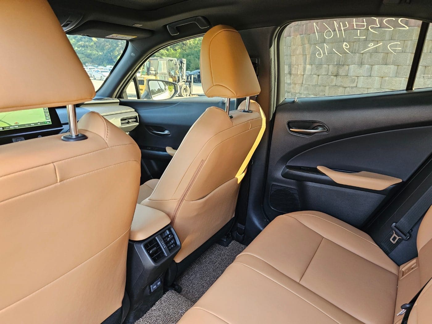 2027 Lexus UX 300h 2.0 (S/N: 047360) 29