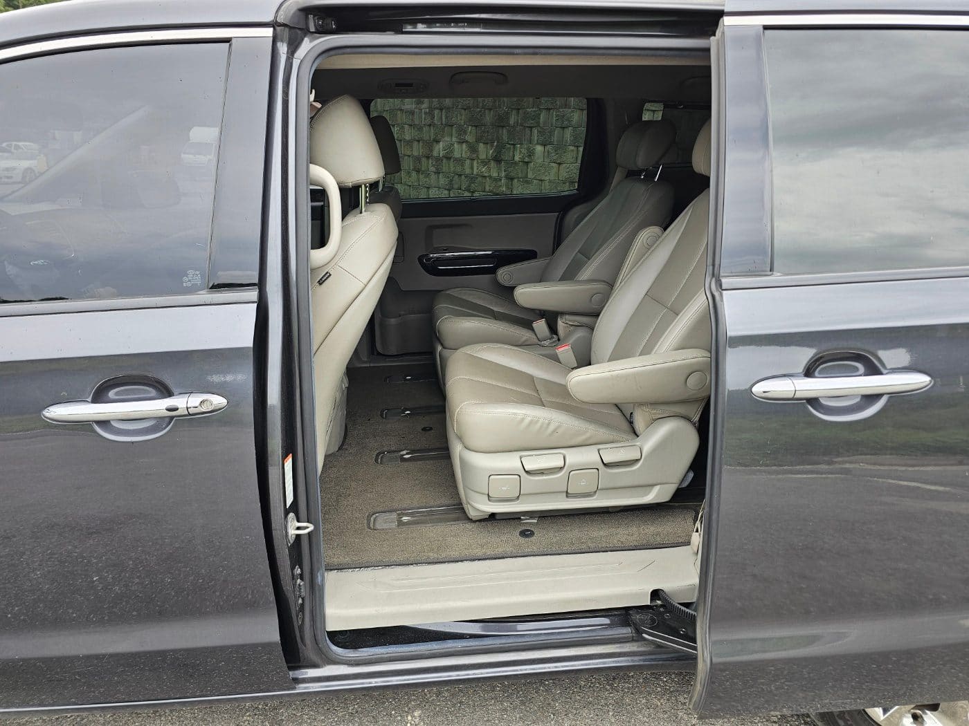 2016 Kia All New Carnival Diesel Limousine (S/N: 092376) 24