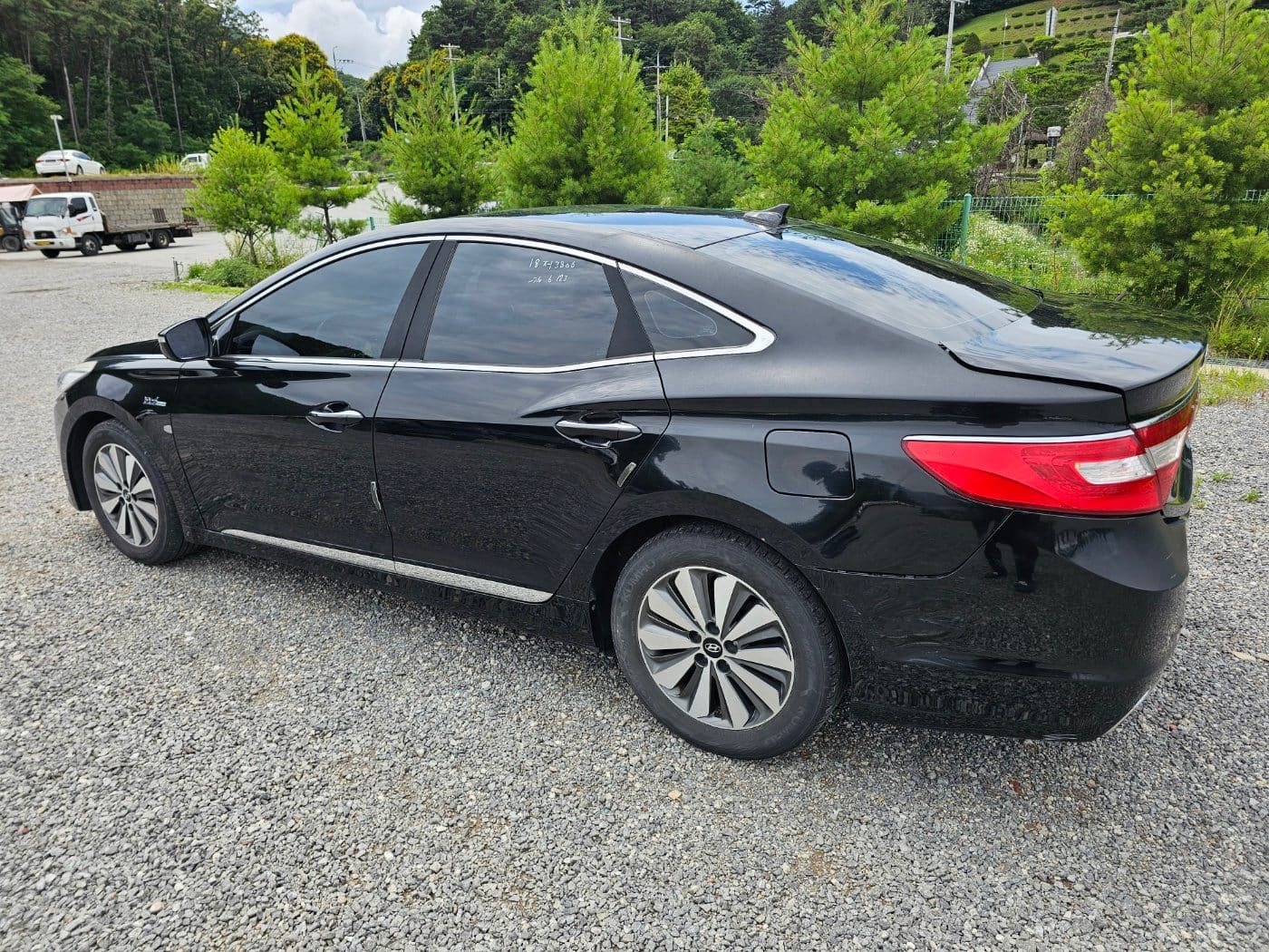 2016 Hyundai Grandeur HG Hybrid (S/N: 023743) 6