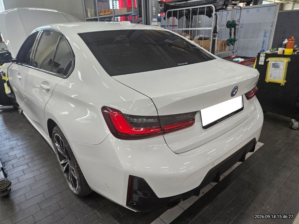 2023 BMW 3 Series (G20) 330e (P79734) pre-producted