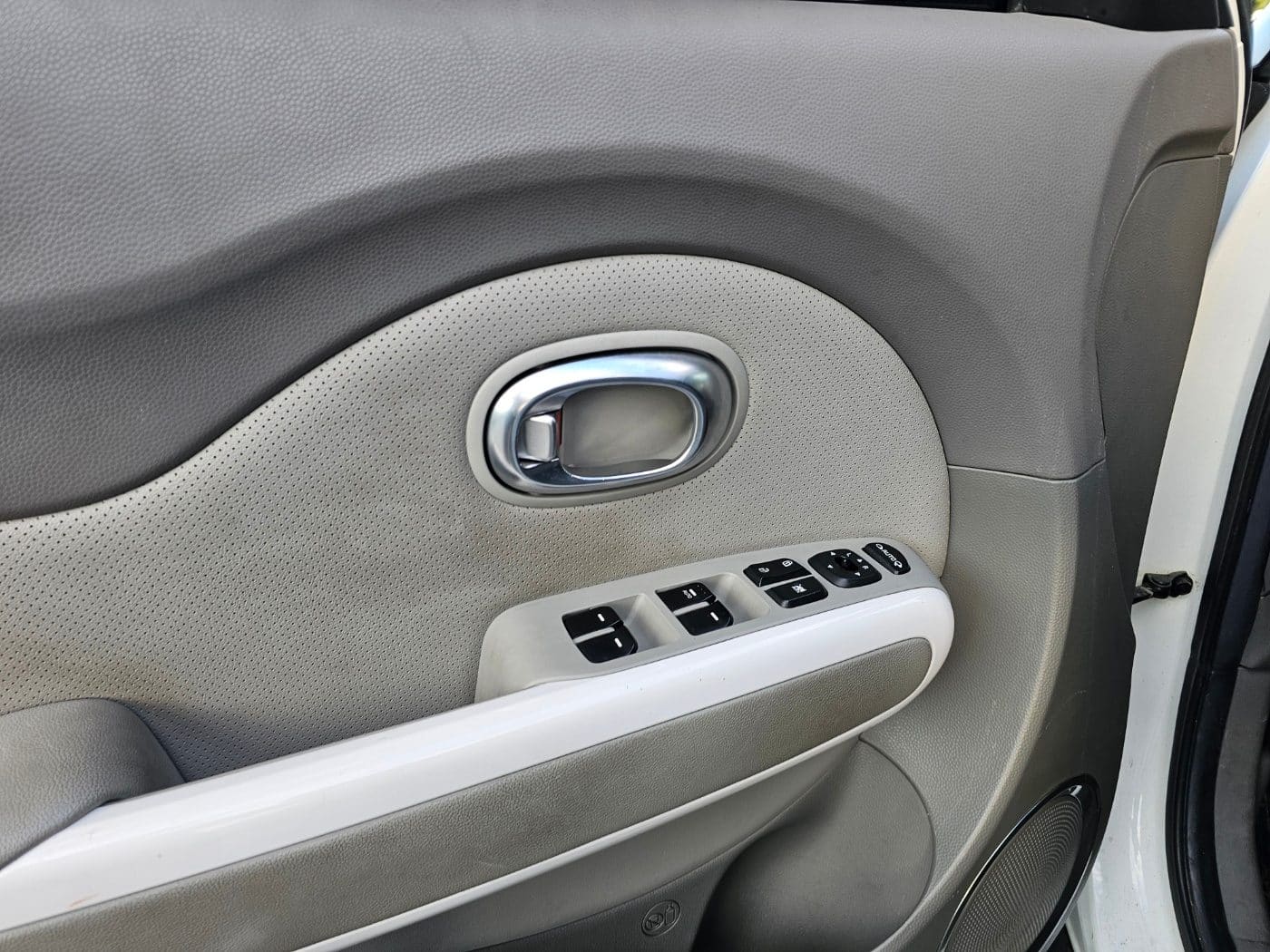 2017 Kia Soul EV (S/N: 021870) 35