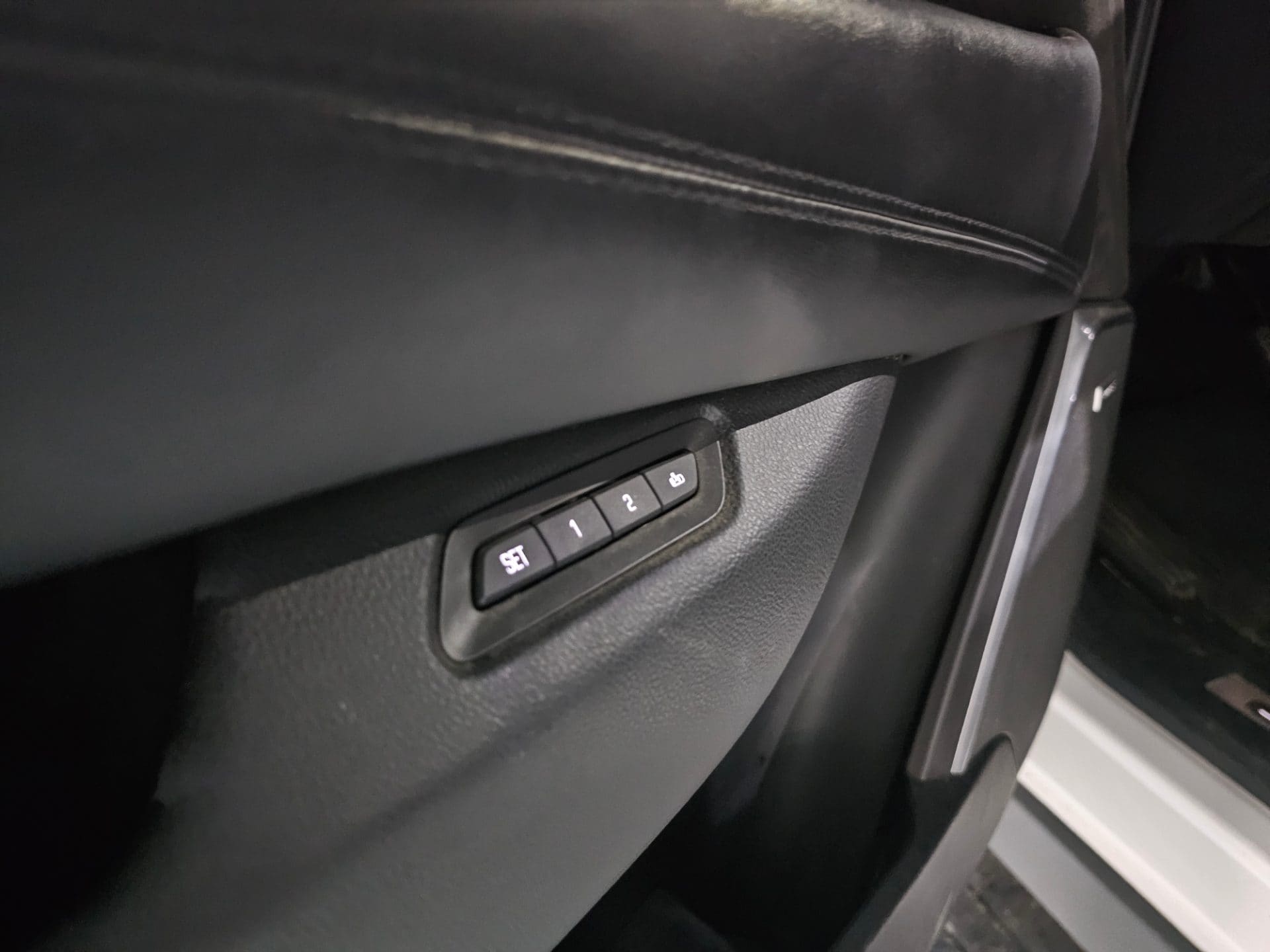 2017 Cadillac Escalade 6.2 V8 ESV (S/N: 120954) 31