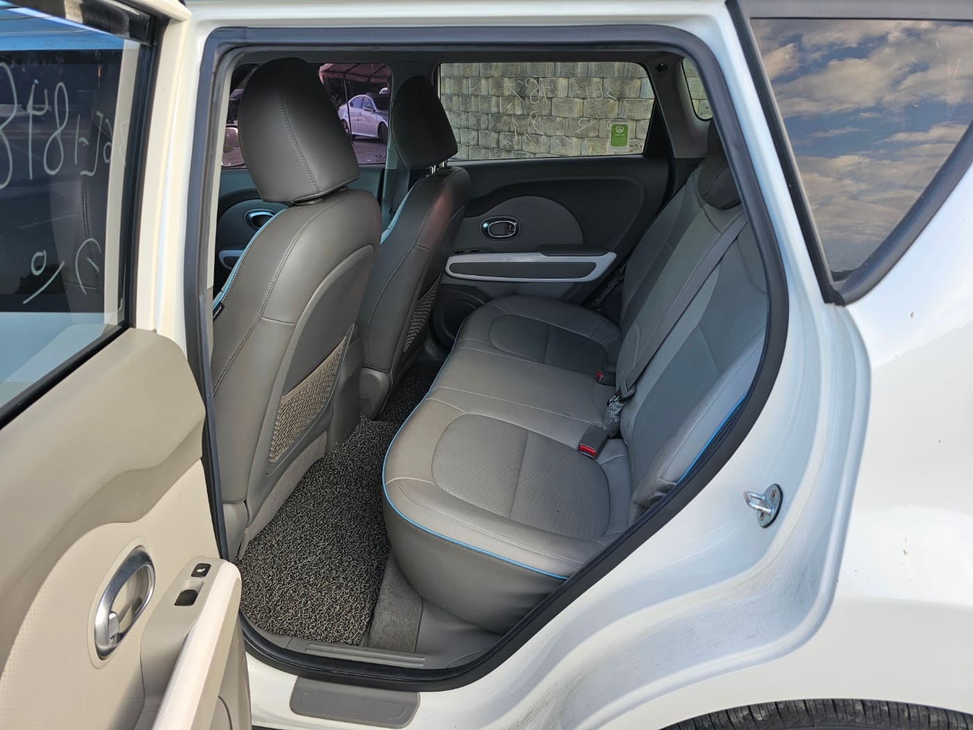 2017 Kia Soul EV (S/N: 021870) 26