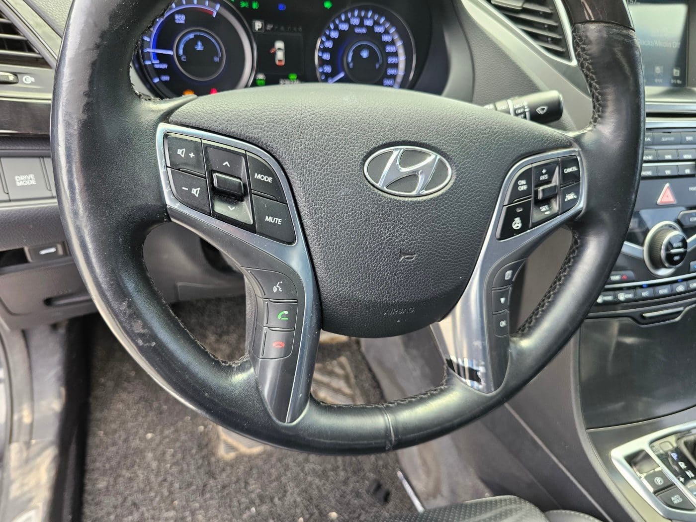 2016 Hyundai Grandeur HG Hybrid (S/N: 023743) 36