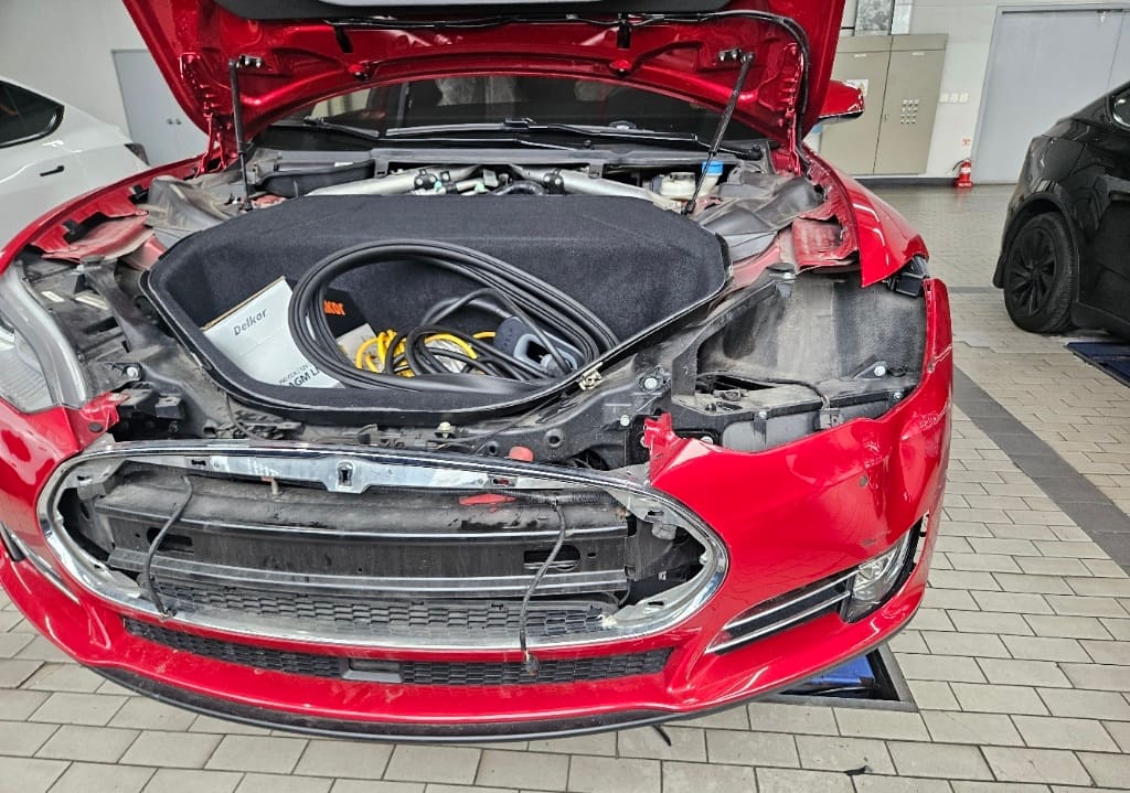 2014 Tesla Model S Performance (P63705) pre-producted 4