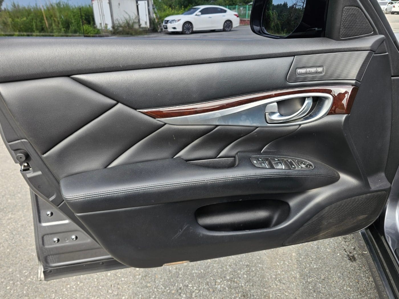 2016 Infiniti Q70 3.7 (S/N: 580157) 35