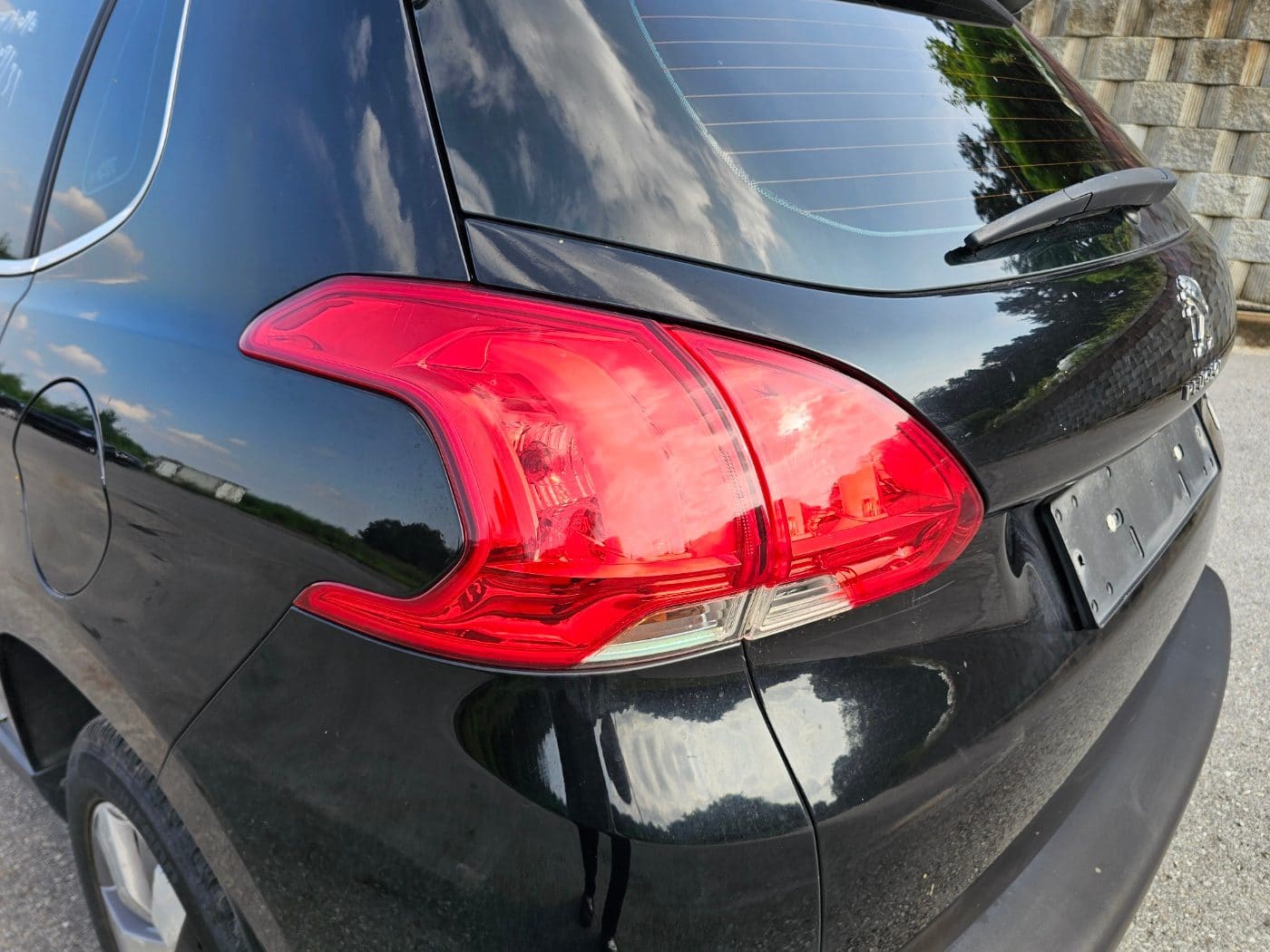2015 Peugeot 2008 1.6 E-HDI (S/N: 045004) 11
