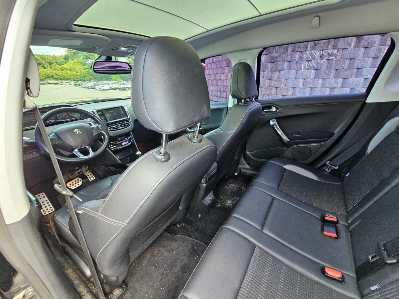 2015 Peugeot 2008 1.6 E-HDI (S/N: 045004) 27